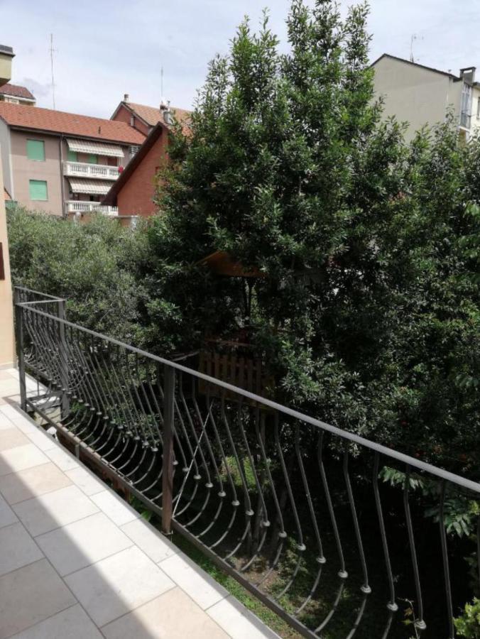 Yellow House Apartment Turin Exterior photo